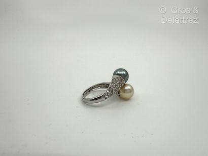 Bague « Toi et Moi » croisée en or gris 750...