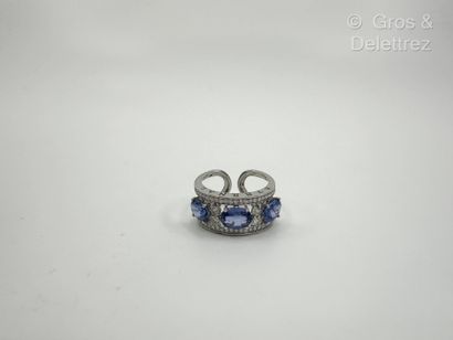 Bague bandeau ouverte en or gris 750 millièmes,...