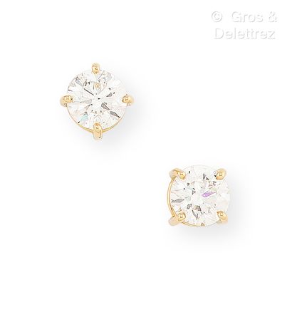 Paire de clous d’oreilles en or jaune 750...