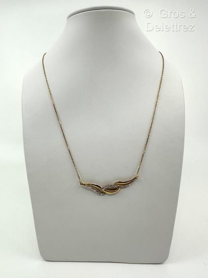 Collier « Volutes » en or jaune et or gris...