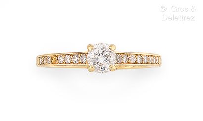 Bague solitaire en or jaune 750 millièmes...