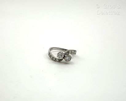 Travail français
Bague « Toi et Moi » à volutes...