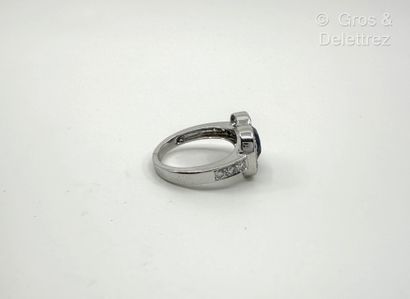 Travail français
Bague en or gris 750 millièmes...
