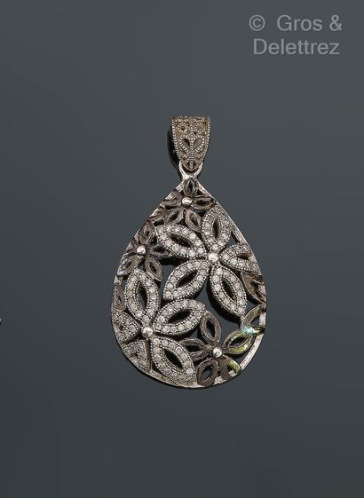 Pendentif piriforme « Feuillages » ajouré...