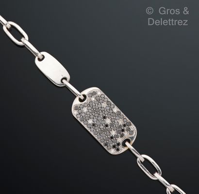 Travail français
Bracelet gourmette en or...