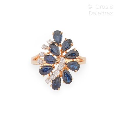 Bague en or jaune 585 millièmes à motif feuillagé...