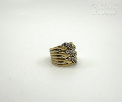 Bague bandeau à tresse stylisée en or jaune...
