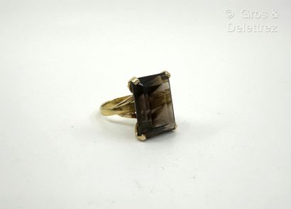 Travail français
Bague en or jaune 750 millièmes...