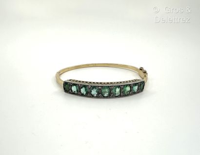 Bracelet jonc rigide ouvrant en or jaune...