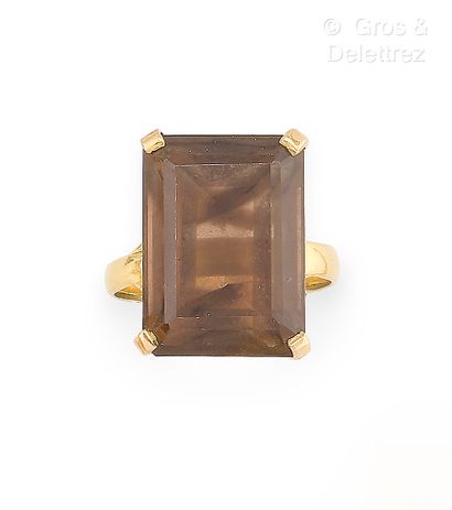 Travail français
Bague en or jaune 750 millièmes...