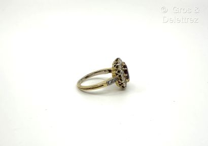Travail français
Bague pompadour en or jaune,...