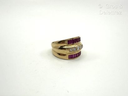 Travail français des années 1980
Bague bandeau...