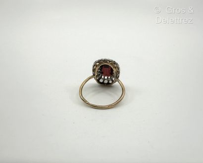 Travail de la fin du XIXe-début du XXe siècle
Bague...