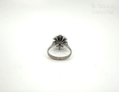 Travail des années 1960
Bague « Fleur » en...