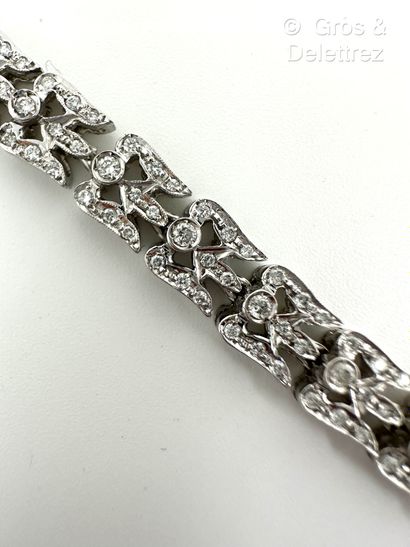 Travail italien
Bracelet ligne en or gris...