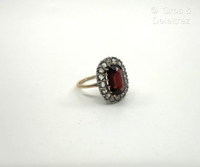 Travail de la fin du XIXe-début du XXe siècle
Bague...