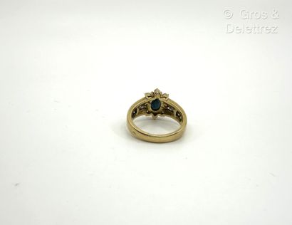 Bague « Fleur » en or jaune 750 millièmes...
