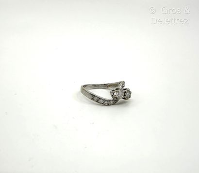Travail français
Bague « Toi et Moi » à volutes...
