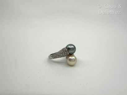 Bague « Toi et Moi » croisée en or gris 750...