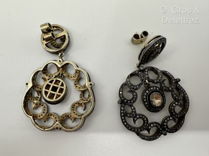 KIRAT YOUNG
Paire de pendants d’oreilles...