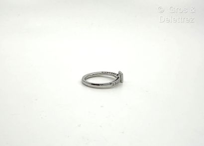Travail français
Bague solitaire en or gris...