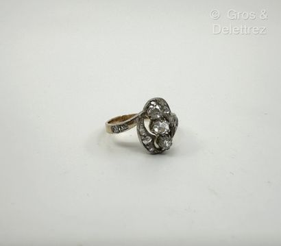 Travail du début du XXe siècle
Bague « Volutes...
