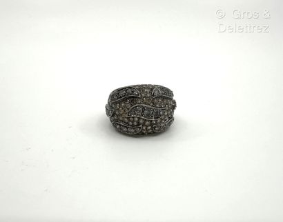 Travail français
Bague bandeau en or noirci...