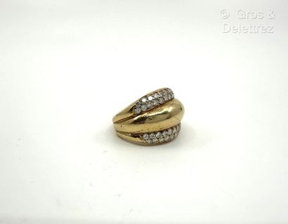 Bague triple godrons en or jaune 750 millièmes...