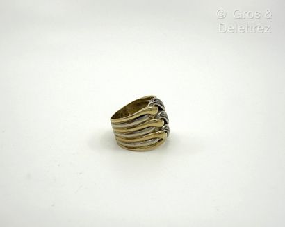 Bague bandeau à tresse stylisée en or jaune...