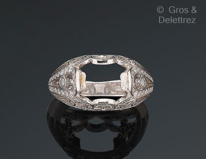 Travail français
Monture de bague dôme en...