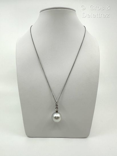 Collier en or gris 750 millièmes à fine maille...