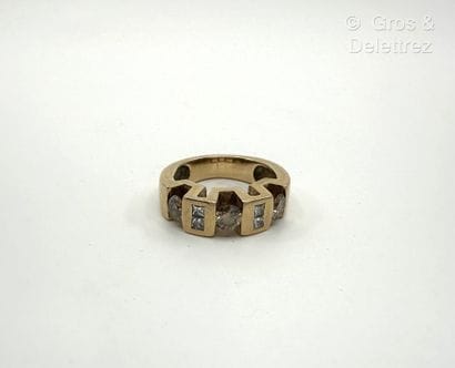 Travail français
Bague en or jaune 750 millièmes...