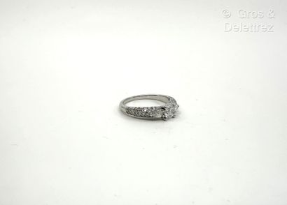 WASKOLL
Bague solitaire en or gris 750 millièmes...