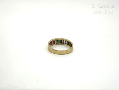 Bague jonc en or jaune 750 millièmes et rubis,...