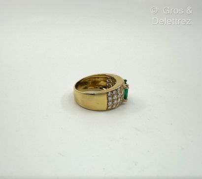 Travail italien
Bague bandeau en or jaune...