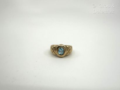 Bague jonc en or jaune 375 millièmes et topaze...