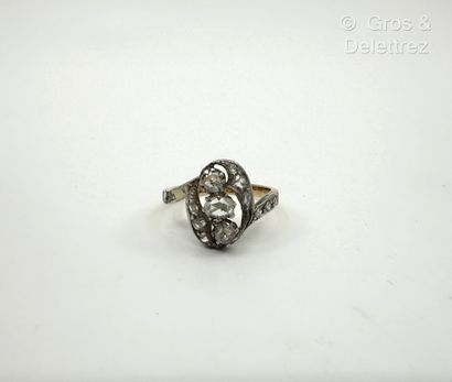 Travail du début du XXe siècle
Bague « Volutes...