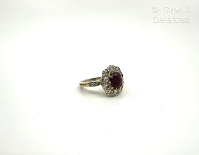 Travail français
Bague pompadour en or jaune,...