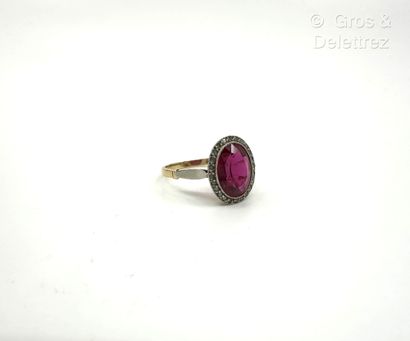 Travail français du début du XXe siècle
Bague...