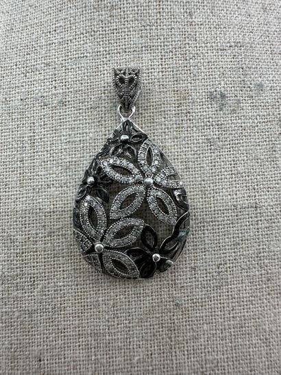 Pendentif piriforme « Feuillages » ajouré...