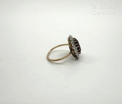 Travail de la fin du XIXe-début du XXe siècle
Bague...