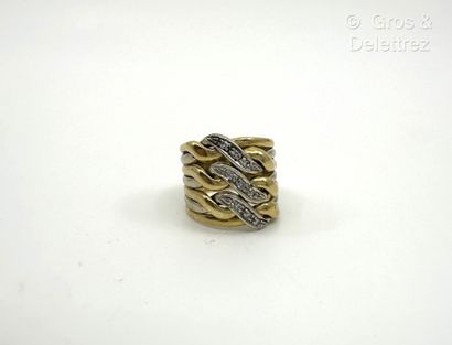 Bague bandeau à tresse stylisée en or jaune...