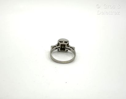 Travail d’époque Art déco
Bague à rouleau...
