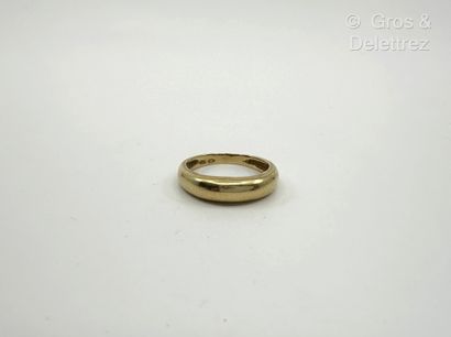 Bague jonc bombée en or jaune lisse 750 millièmes....