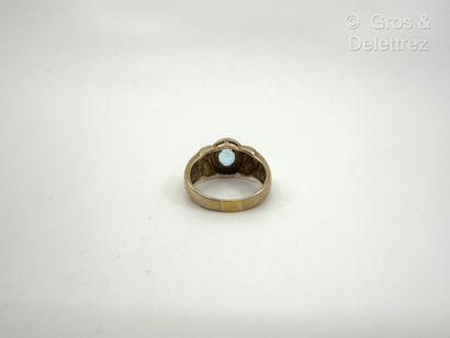 Bague jonc en or jaune 375 millièmes et topaze...