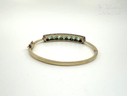 Bracelet jonc rigide ouvrant en or jaune...