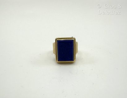 Travail français des années 1970
Bague chevalière...