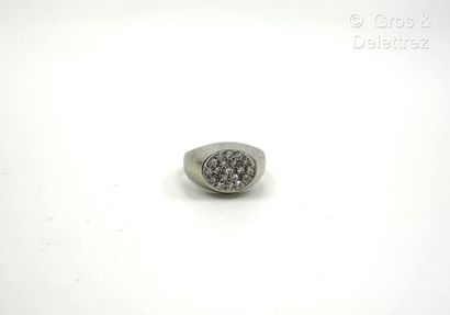 Bague chevalière en or rhodié satiné 750...