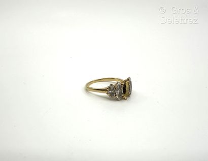 Travail français
Monture de bague en or jaune...