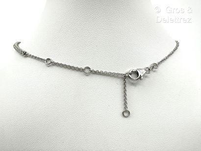 Collier en or gris 750 millièmes à fine maille...